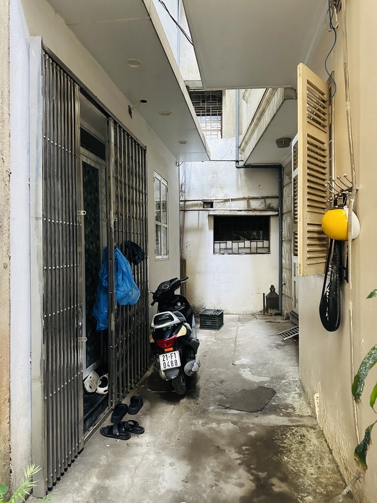 Bán nhà Bạch Mai - diện tích 41m2 3 tầng - Ô TÔ SÁT NHÀ - giá 9,5 tỷ