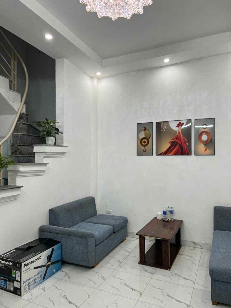 Bán nhà ngõ 105 Bạch Mai - 41m2 3 tầng - mặt tiền 5.4m, ngõ nông sát ô tô, kinh doanh sôi động - giá 9,7 tỷ