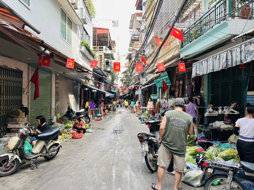 Bán nhà Bạch Mai - diện tích 41m2 3 tầng - Ô TÔ SÁT NHÀ - giá 9,5 tỷ