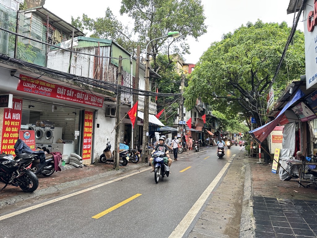 Bán nhà 8/3 - diện tích 78m2 1 tầng - Mặt phố kinh doanh tấp nập - giá 6,25 tỷ