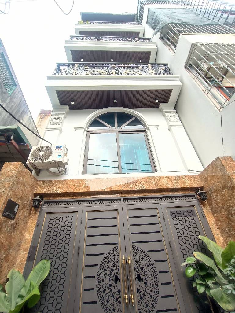 Bán nhà Bằng Liệt - diện tích 71m2 6 tầng - Gara ô tô 7 chỗ đỗ cửa - giá 17,1 tỷ