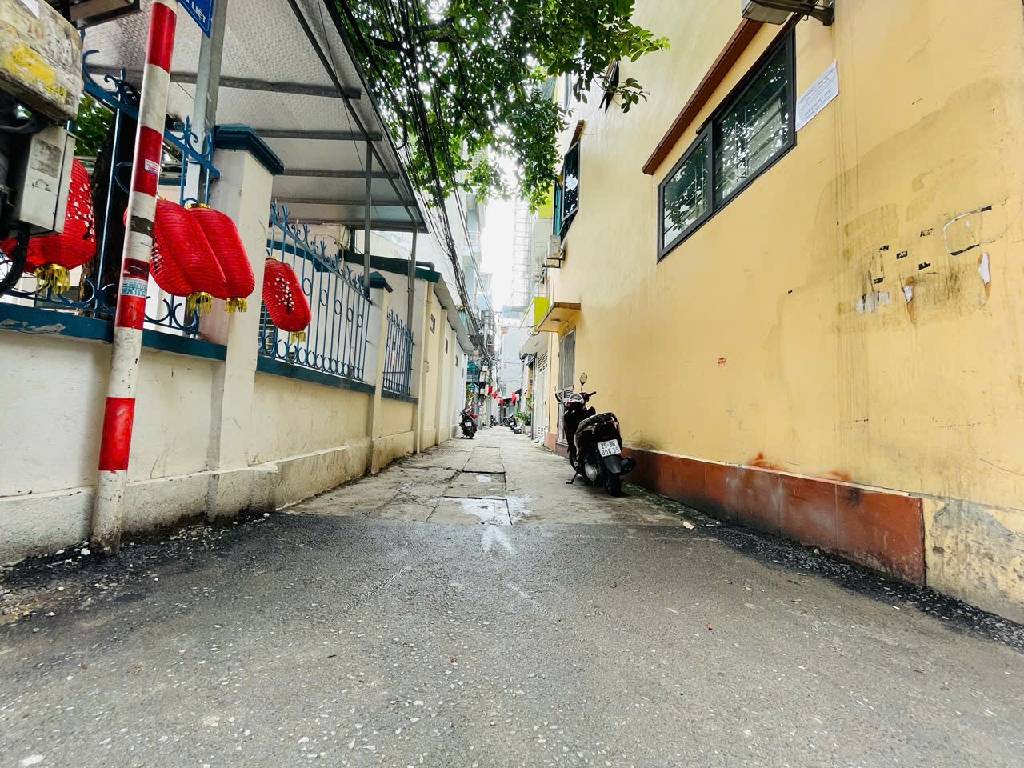 Bán nhà Bằng Liệt - diện tích 71m2 6 tầng - Gara ô tô 7 chỗ đỗ cửa - giá 17,1 tỷ