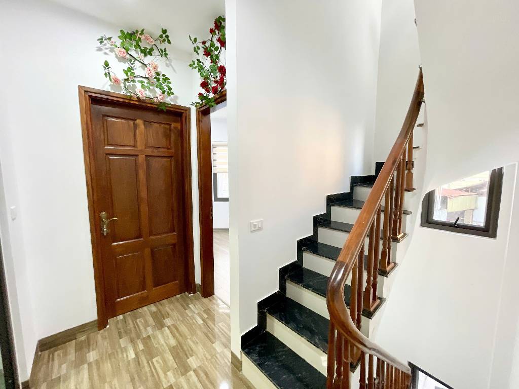 Bán nhà Pháo Đài Láng - diện tích 38m2 6 tầng - Lô góc - giá 11,9 tỷ