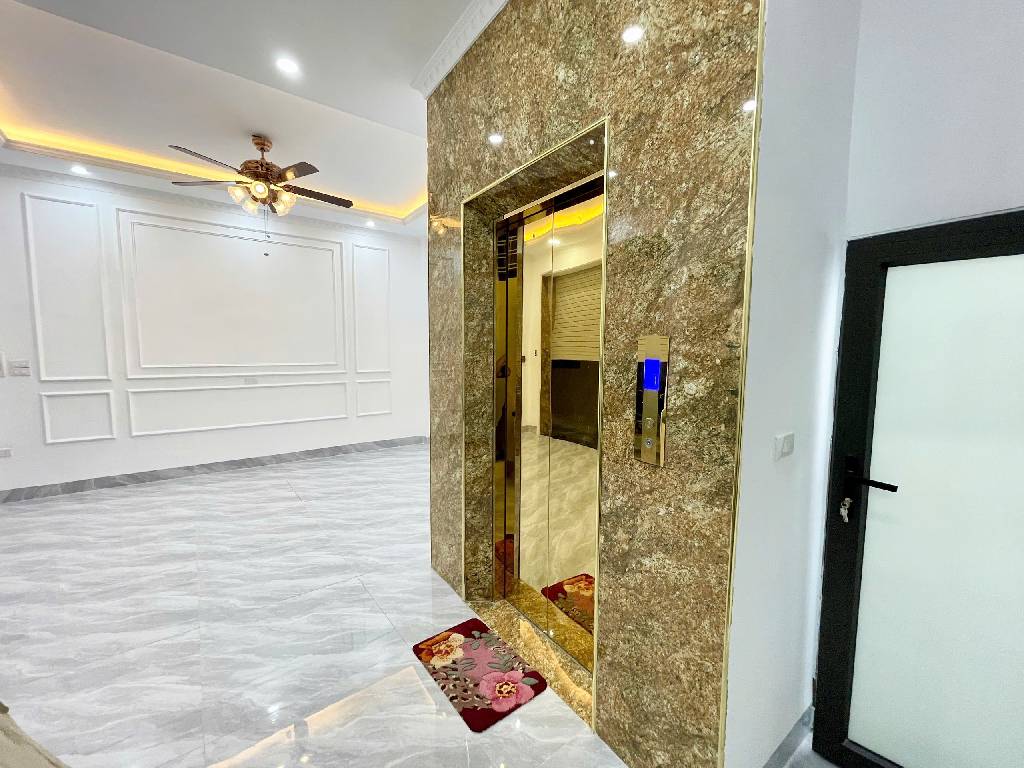 Bán nhà Pháo Đài Láng - diện tích 38m2 6 tầng - Lô góc - giá 11,9 tỷ