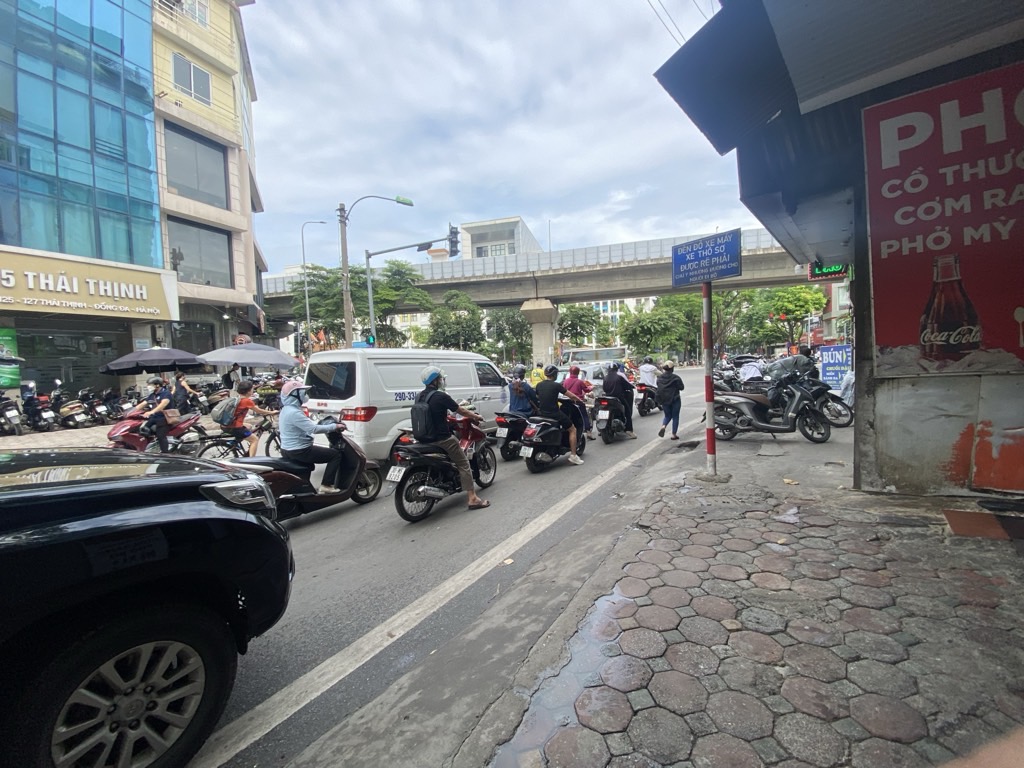 Bán nhà Thái Thịnh - diện tích 40m2 2 tầng - Mặt phố Ngã Tư VIP - giá 22,9 tỷ