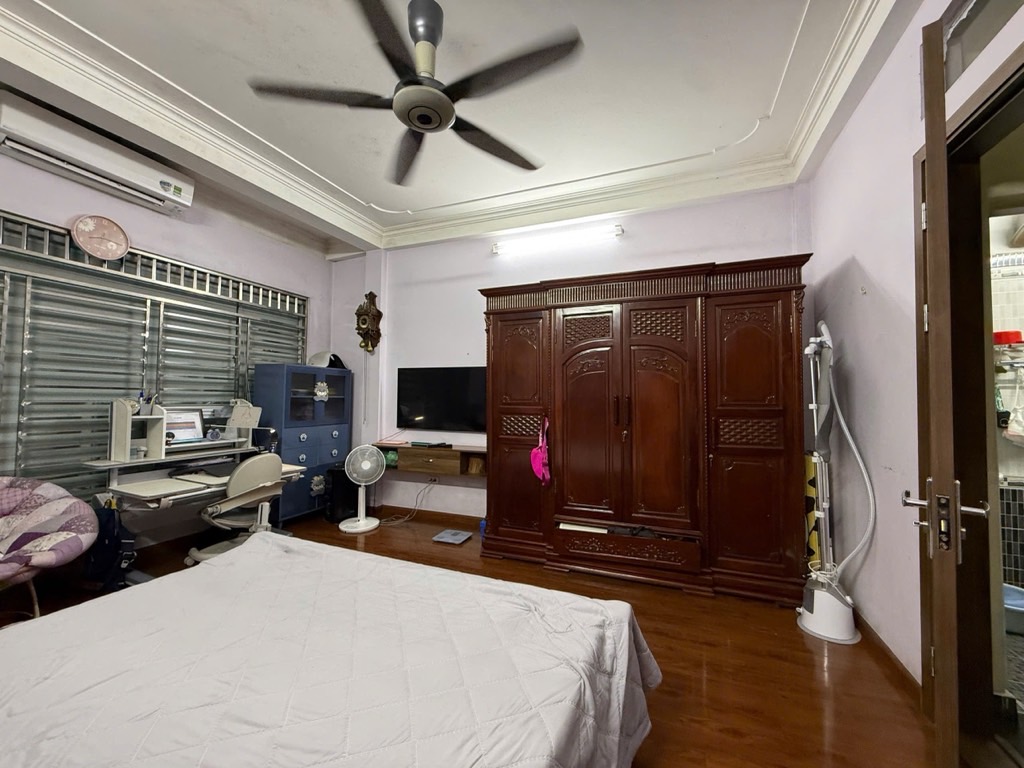 Bán nhà Vĩnh Hưng - diện tích 52m2 3 tầng - Ngõ ô tô - giá 13,5 tỷ