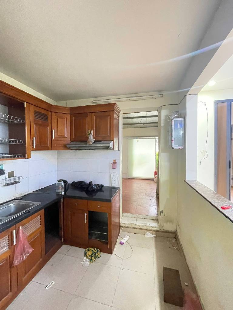Bán nhà tập thể bưu điện Hồng Mai -  80m2 - 3 ngủ, ô tô đỗ cửa - giá  3,95 tỷ