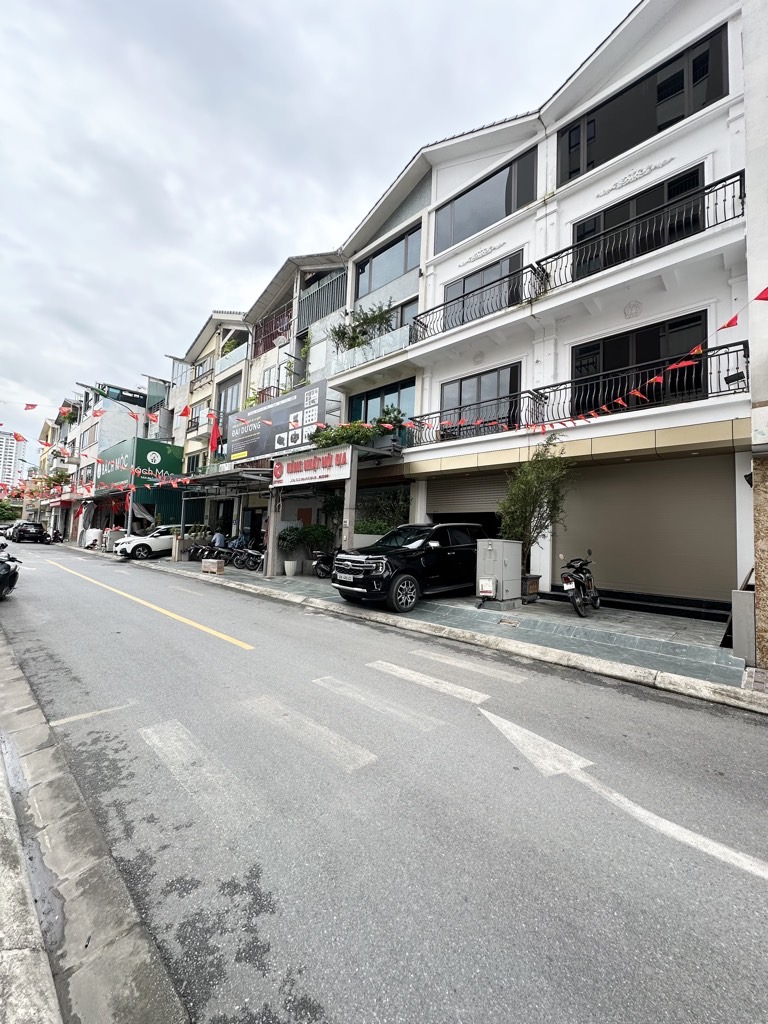 Bán nhà Thịnh Liệt - diện tích 89.5m2 4 tầng - ô tô vào nhà - giá 21,6 tỷ