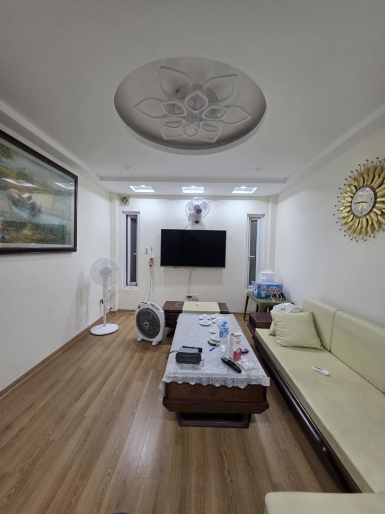 Bán nhà Hưng Phúc - diện tích 36m2 4 tầng - Nhà chắc chắn, gần phố - giá 7,1 tỷ