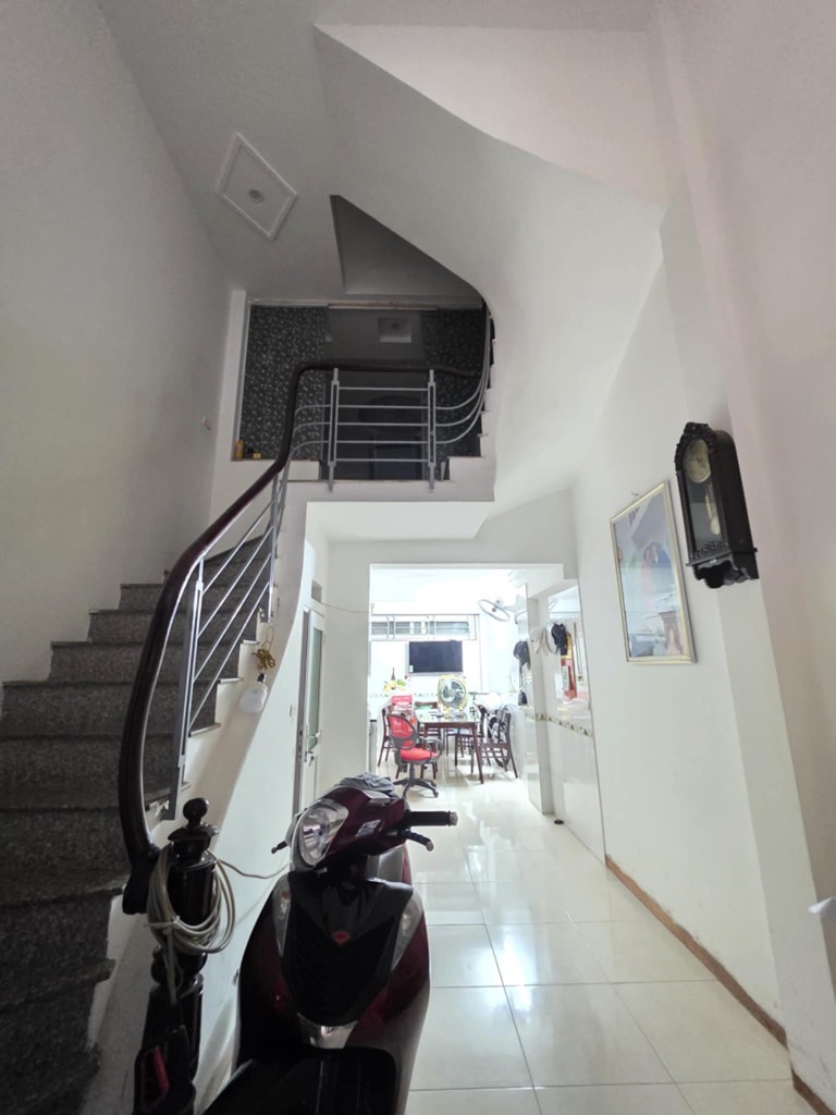 Bán nhà Hưng Phúc - diện tích 36m2 4 tầng - Nhà chắc chắn, gần phố - giá 7,1 tỷ