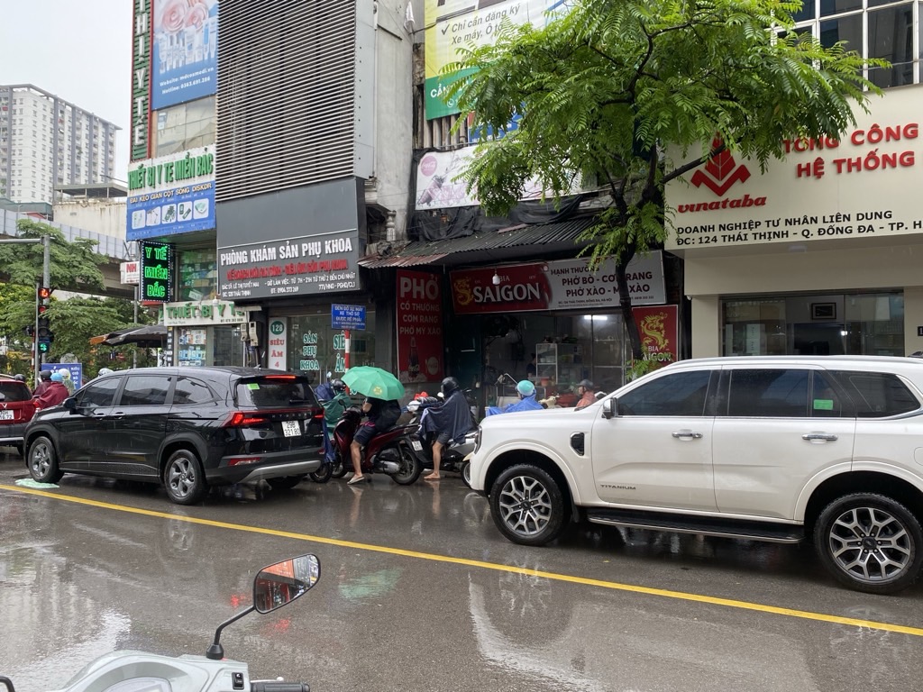 Bán nhà Thái Thịnh - diện tích 40m2 2 tầng - Mặt phố Ngã Tư VIP - giá 22,9 tỷ