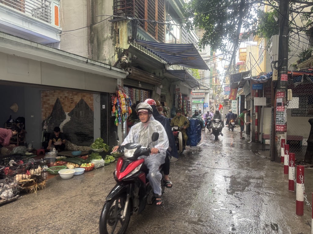 Bán nhà Định Công Thượng - diện tích 28,5m2 2 tầng - Ô tô tránh - giá 6,6 tỷ