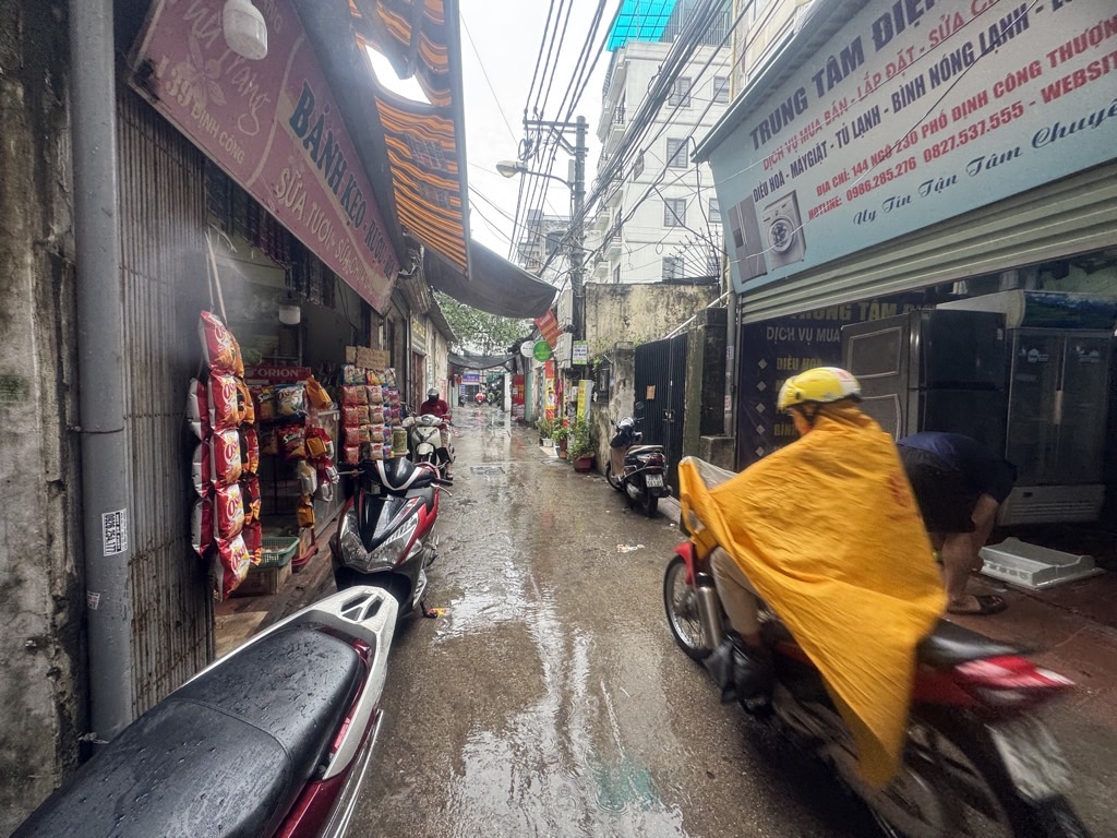 Bán nhà Định Công Thượng - diện tích 28,5m2 2 tầng - Ô tô tránh - giá 6,6 tỷ