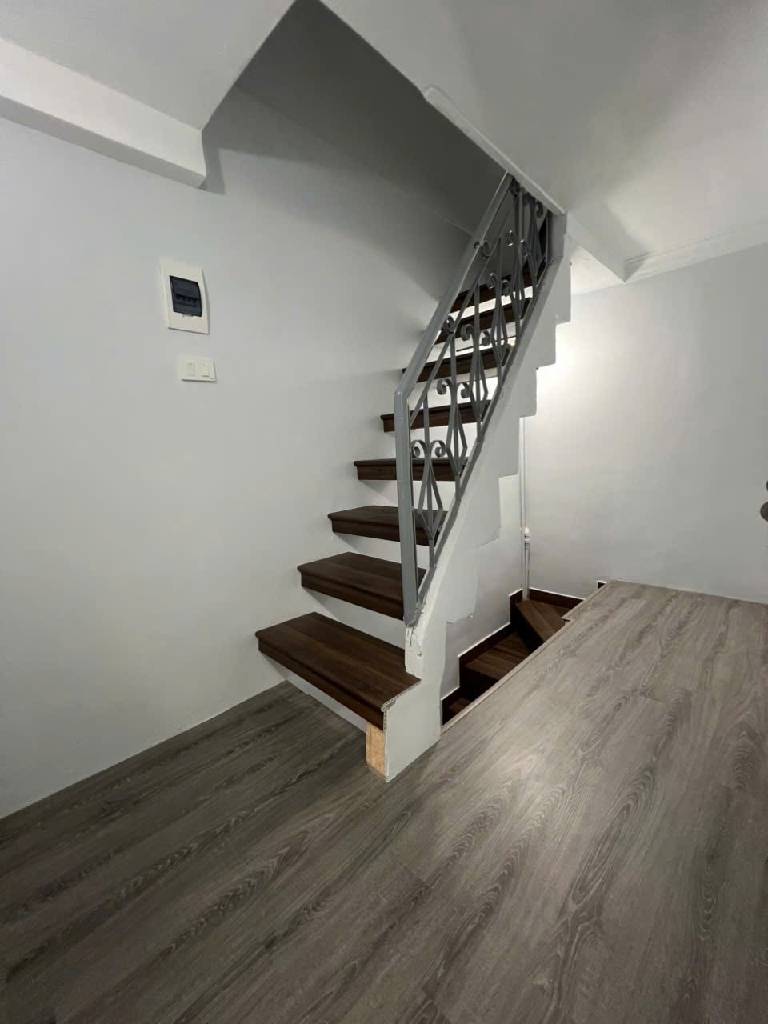 Bán nhà Bạch Mai - 23.6m2 4 tầng - mặt tiền 6m - lô góc 3 mặt thoáng, kinh doanh buôn bán - giá 7,95 tỷ