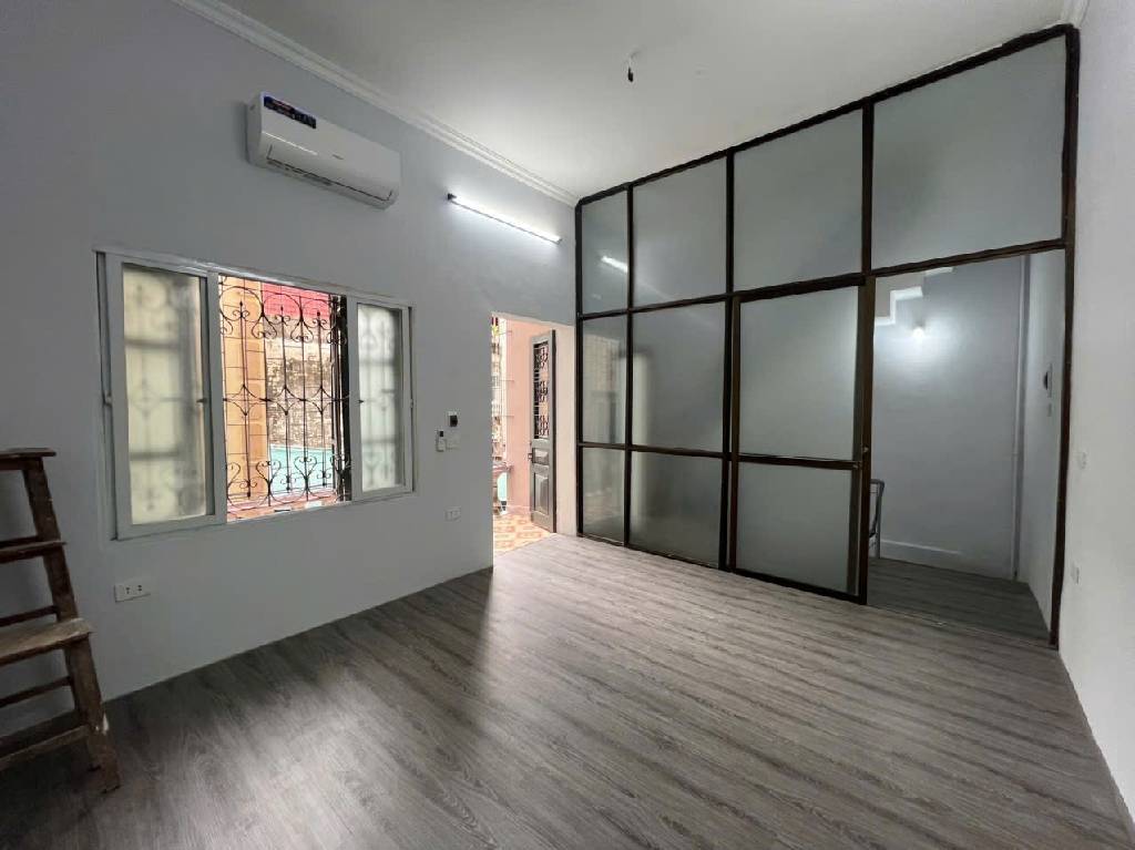 Bán nhà Bạch Mai - 23.6m2 4 tầng - mặt tiền 6m - lô góc 3 mặt thoáng, kinh doanh buôn bán - giá 7,95 tỷ