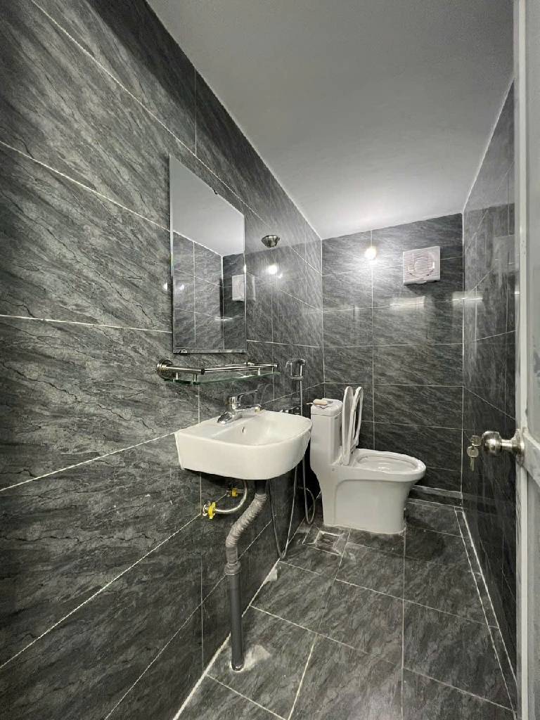 Bán nhà Bạch Mai - 23.6m2 4 tầng - mặt tiền 6m - lô góc 3 mặt thoáng, kinh doanh buôn bán - giá 7,95 tỷ