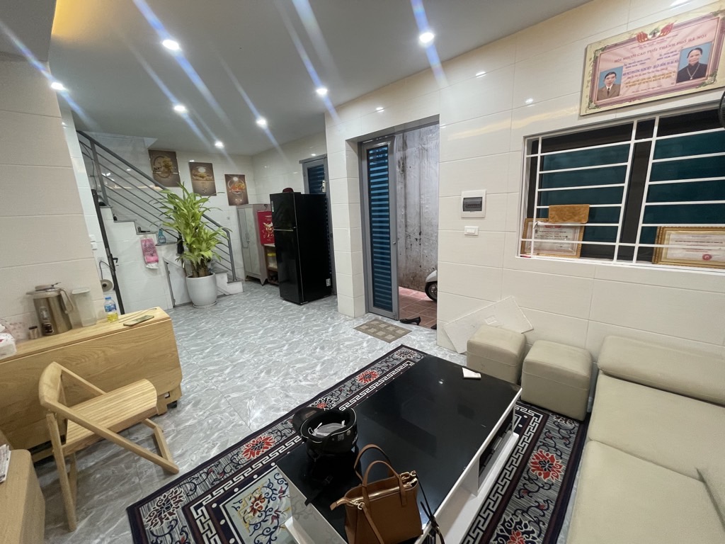 Bán nhà Nguyễn Xiển - diện tích 27.5m2 2 tầng - Nhà đẹp hiếm có - giá 2,1 tỷ