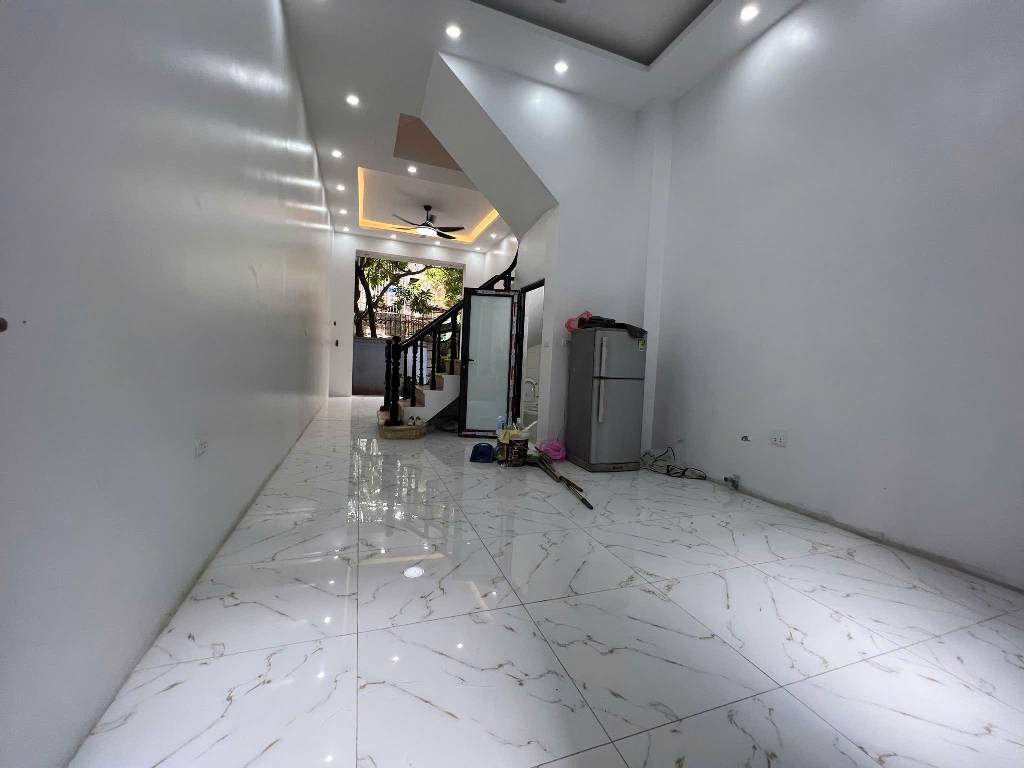 Bán nhà Hồng Mai - diện tích 52.3m2 3 tầng - Ô tô đỗ cách nhà 30m - giá 19,8 tỷ