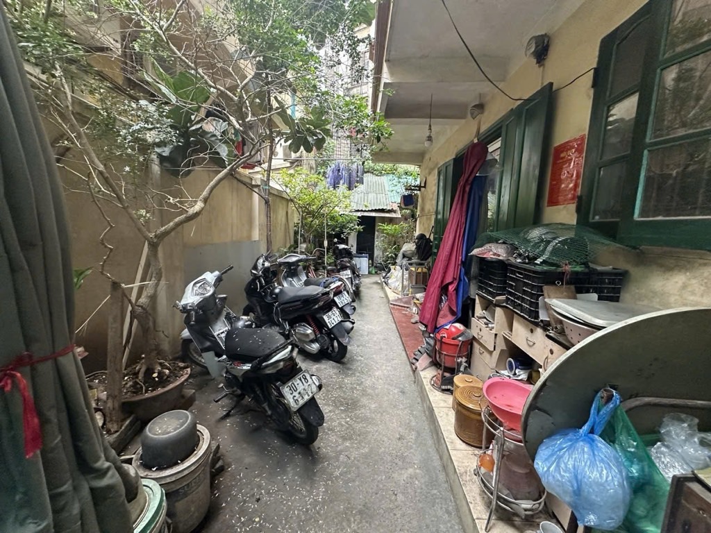 Bán nhà Hàng Bột - diện tích 26m2 3 tầng - ô tô tránh - giá 17 tỷ