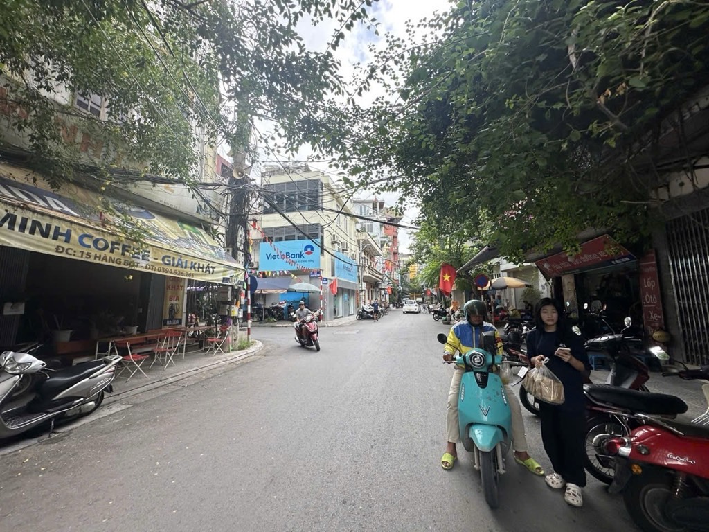 Bán nhà Hàng Bột - diện tích 26m2 3 tầng - ô tô tránh - giá 17 tỷ