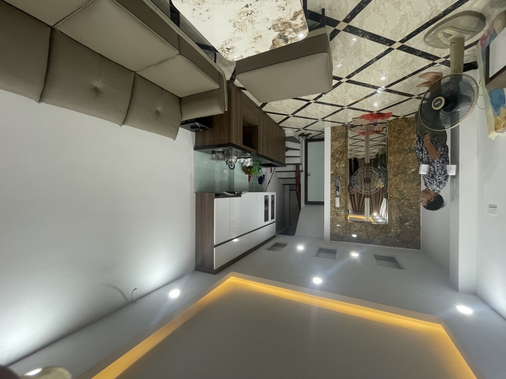 Bán nhà Dương Văn Bé - diện tích 30.2m2 5 tầng - Lô góc, thang máy - giá 10,6 tỷ