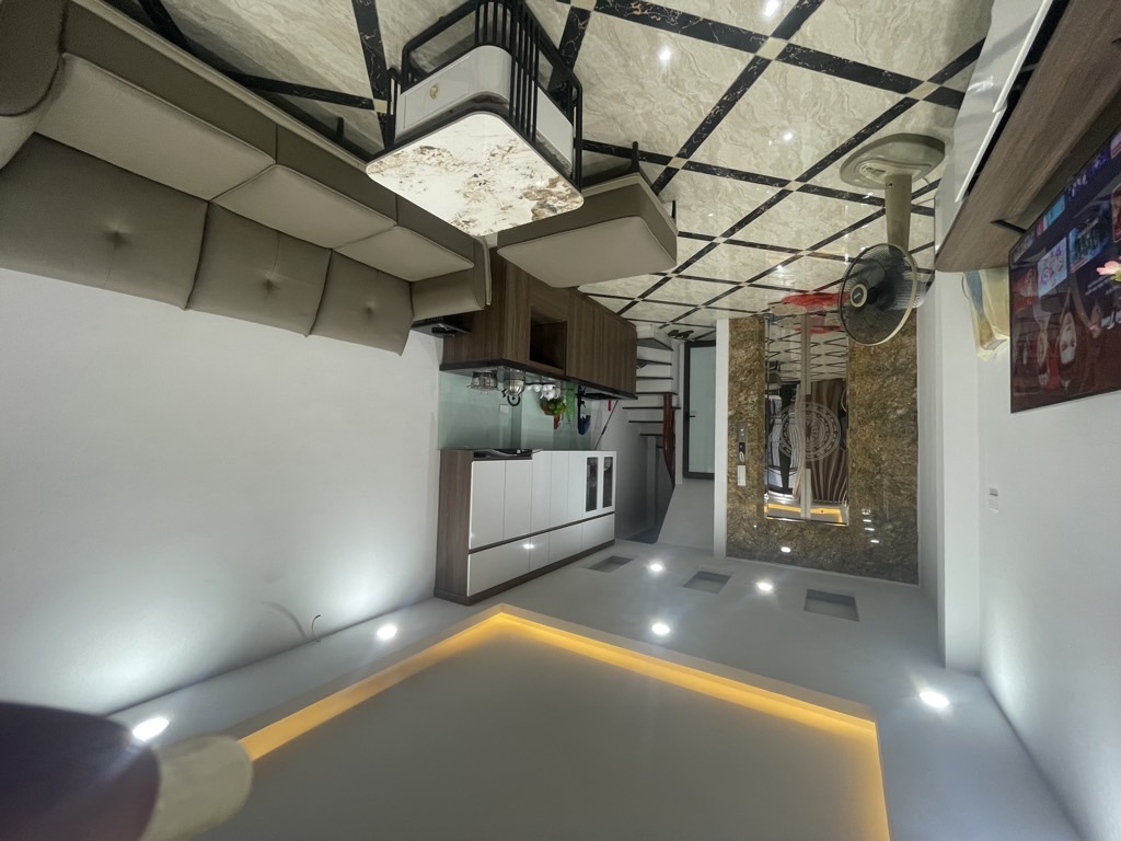 Bán nhà Dương Văn Bé - diện tích 30.2m2 5 tầng - Lô góc, thang máy - giá 10,6 tỷ