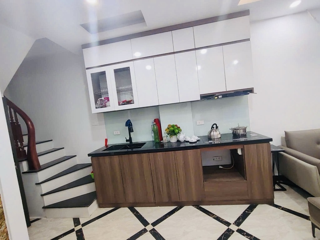 Bán nhà Dương Văn Bé - diện tích 30.2m2 5 tầng - Lô góc, thang máy - giá 10,6 tỷ