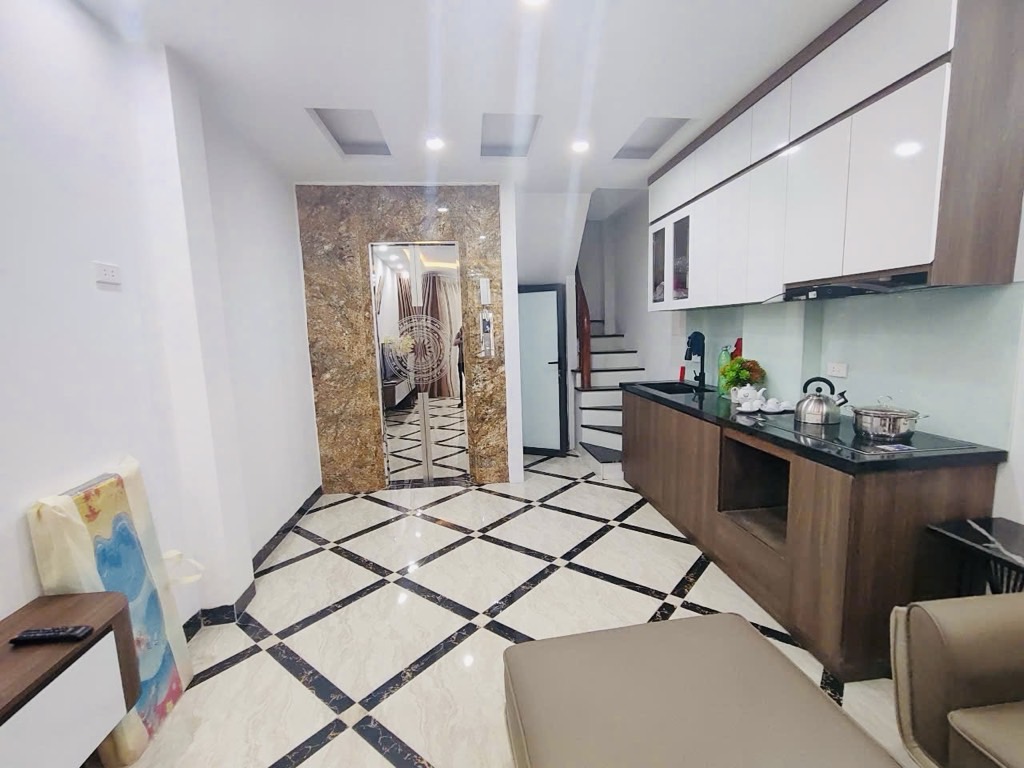 Bán nhà Dương Văn Bé - diện tích 30.2m2 5 tầng - Lô góc, thang máy - giá 10,6 tỷ