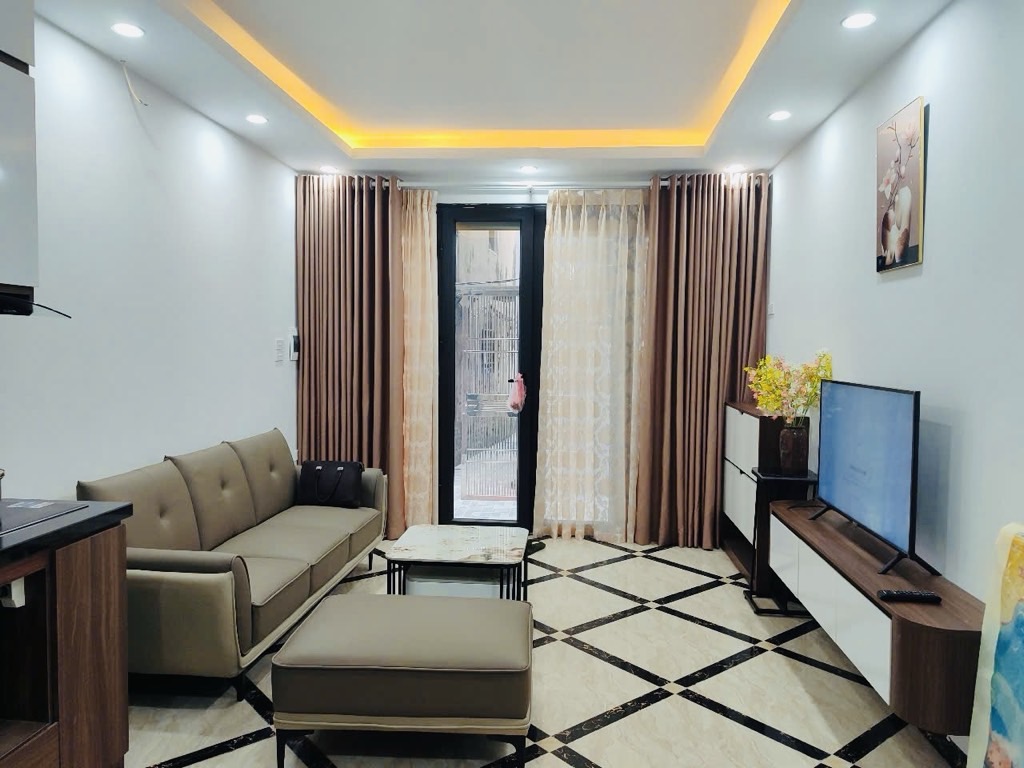 Bán nhà Dương Văn Bé - diện tích 30.2m2 5 tầng - Lô góc, thang máy - giá 10,6 tỷ