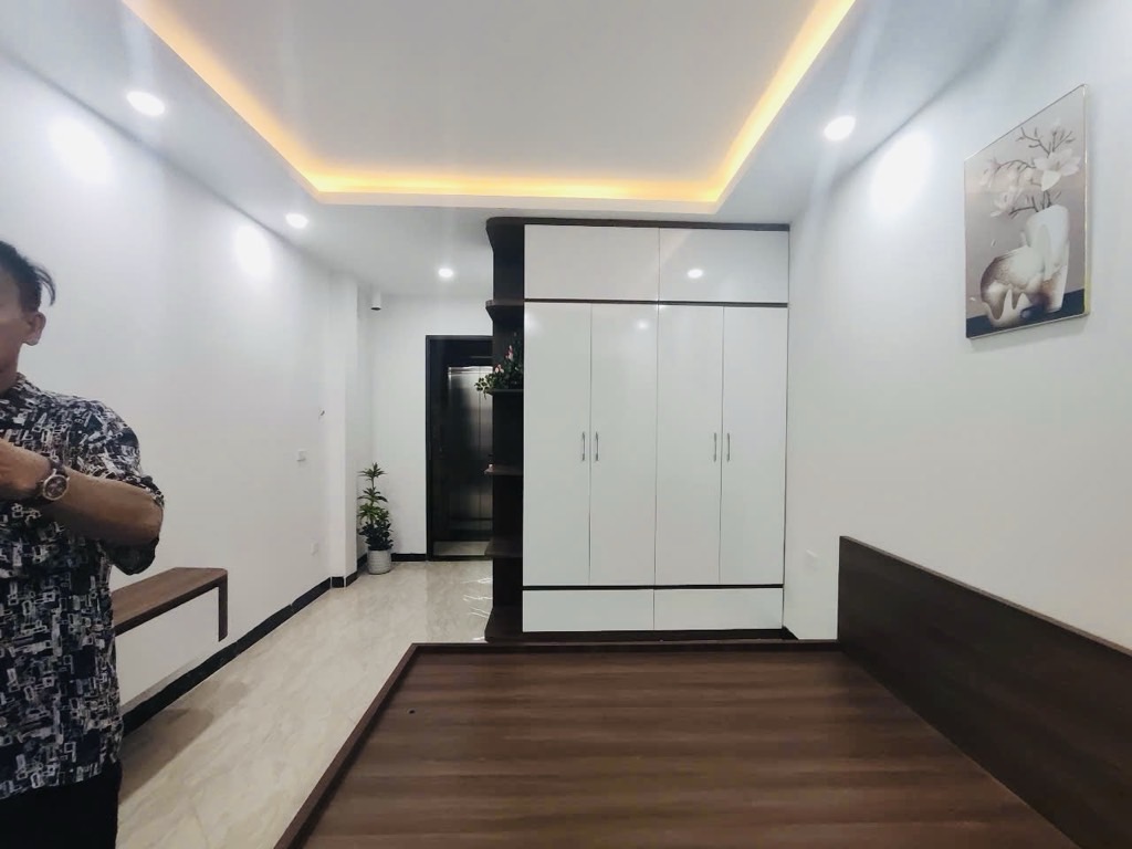 Bán nhà Dương Văn Bé - diện tích 30.2m2 5 tầng - Lô góc, thang máy - giá 10,6 tỷ