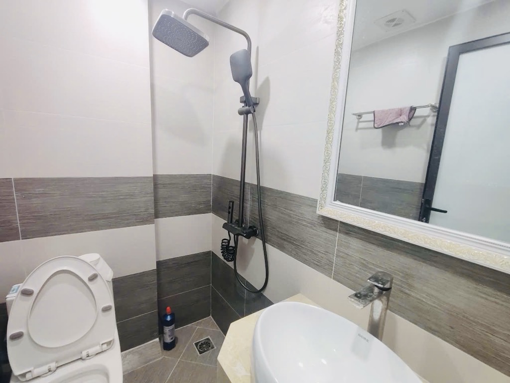 Bán nhà Dương Văn Bé - diện tích 30.2m2 5 tầng - Lô góc, thang máy - giá 10,6 tỷ