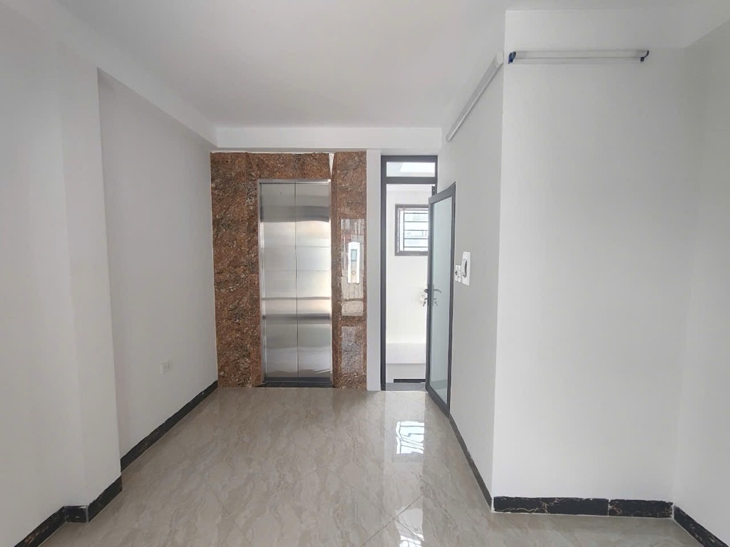 Bán nhà Dương Văn Bé - diện tích 30.2m2 5 tầng - Lô góc, thang máy - giá 10,6 tỷ