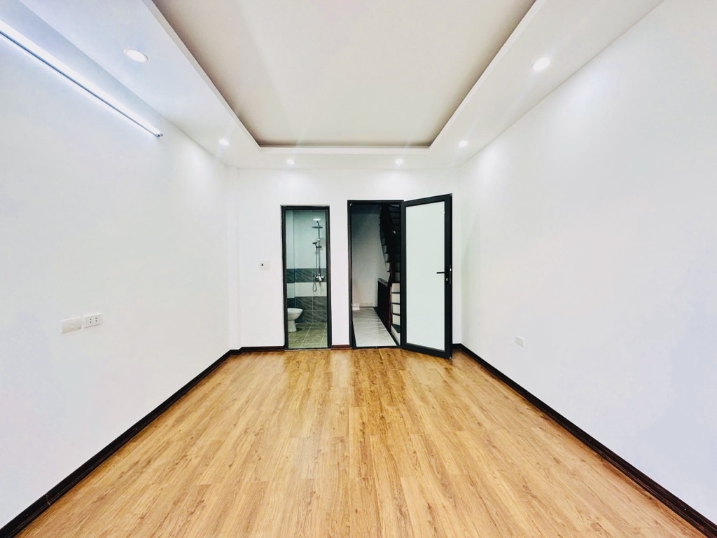 Bán nhà Lĩnh Nam - diện tích 37m2 6 tầng - Lô góc, thang máy - giá 9,8 tỷ