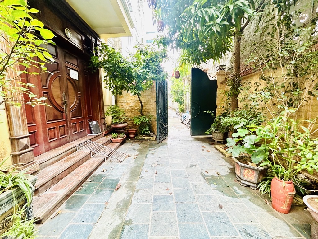 Bán nhà Lĩnh Nam - diện tích 37m2 6 tầng - Lô góc, thang máy - giá 9,8 tỷ