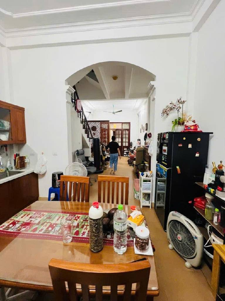 Bán nhà ngõ 16 Hoàng Cầu - 47m2 4 tầng - 2 mặt ngõ trước sau, ô tô đỗ cửa - giá 17,9 tỷ
