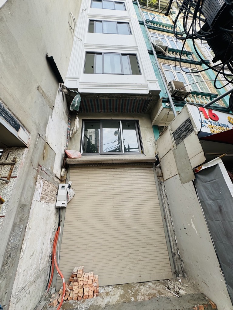 Bán nhà mặt phố Trung tâm Đống Đa - 33m2 6 tầng thang máy - vỉa hè rộng - giá 20,9 tỷ