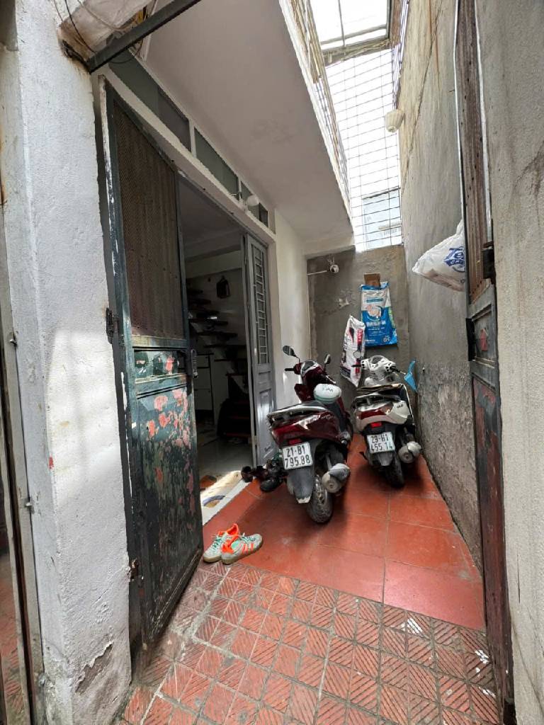 Bán nhà Định Công Thượng - diện tích 35m2 3 tầng - NGÕ NÔNG - giá 4 tỷ