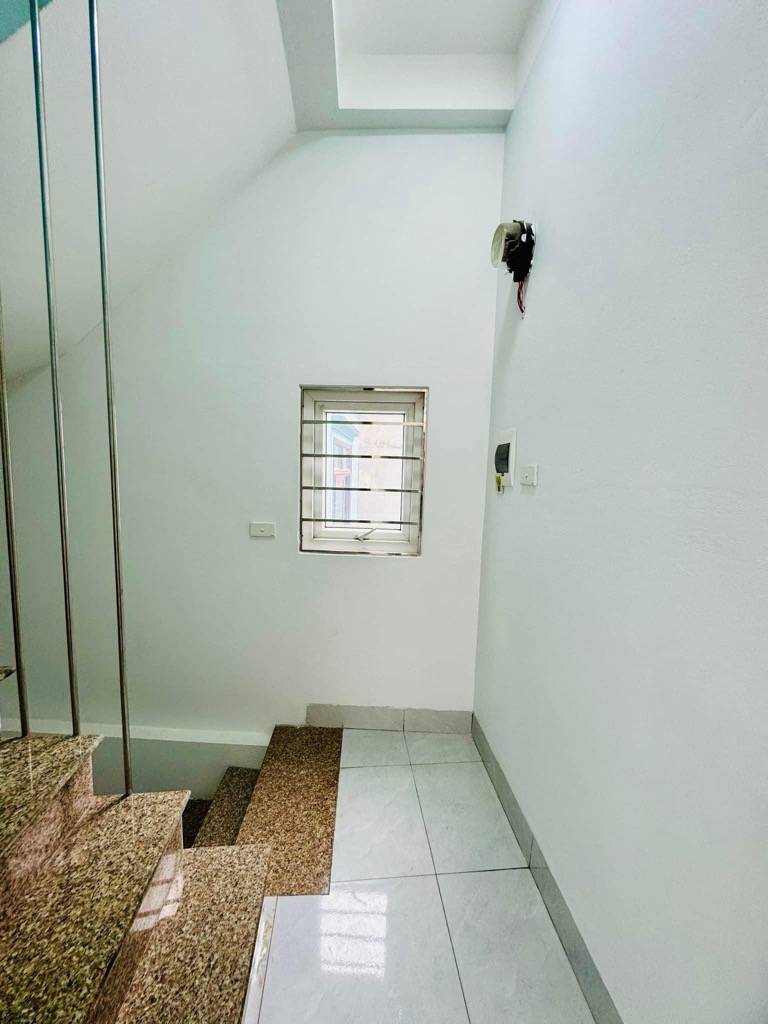 Bán nhà Trương Định - 30m 5 tầng - cách 1 nhà ra mặt phố - giá nhỉnh 7 tỷ