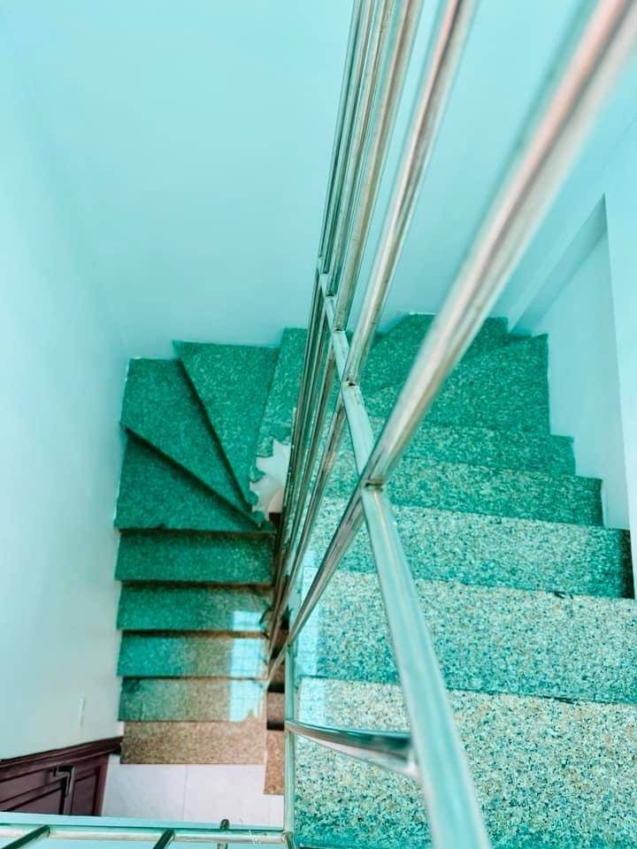 Bán nhà Trương Định - 30m 5 tầng - cách 1 nhà ra mặt phố - giá nhỉnh 7 tỷ
