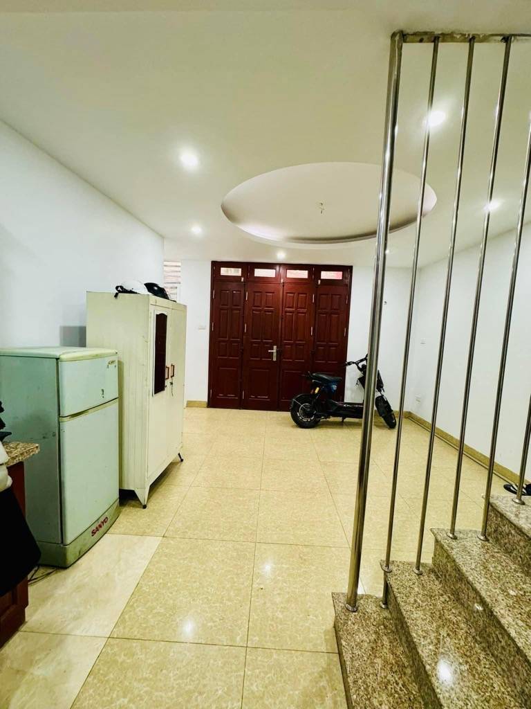 Bán nhà Trương Định - 30m 5 tầng - cách 1 nhà ra mặt phố - giá nhỉnh 7 tỷ