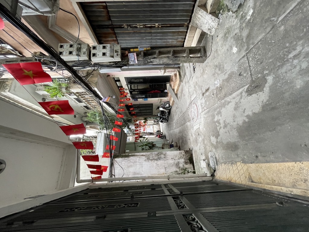 Bán nhà Đồng Nhân - diện tích 33m2 2 tầng - Lô góc - giá 9,2 tỷ