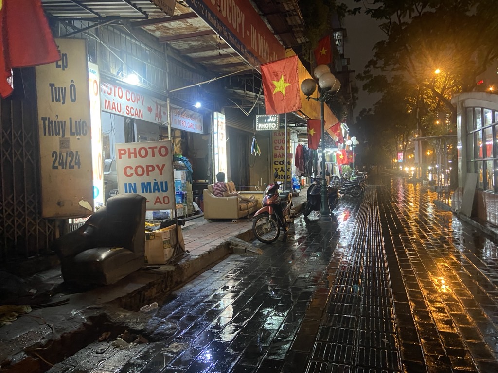 Bán nhà Khuất Duy Tiến - diện tích 70m2 1 tầng - Mặt phố kinh doanh - giá 6,15 tỷ