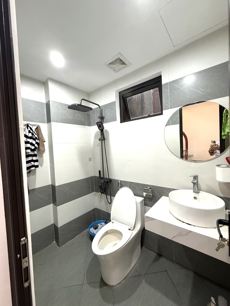 Bán nhà Lê Trọng Tấn - diện tích 30m2 5 tầng - Gần đường vành đai 2,5 - giá 8,5 tỷ