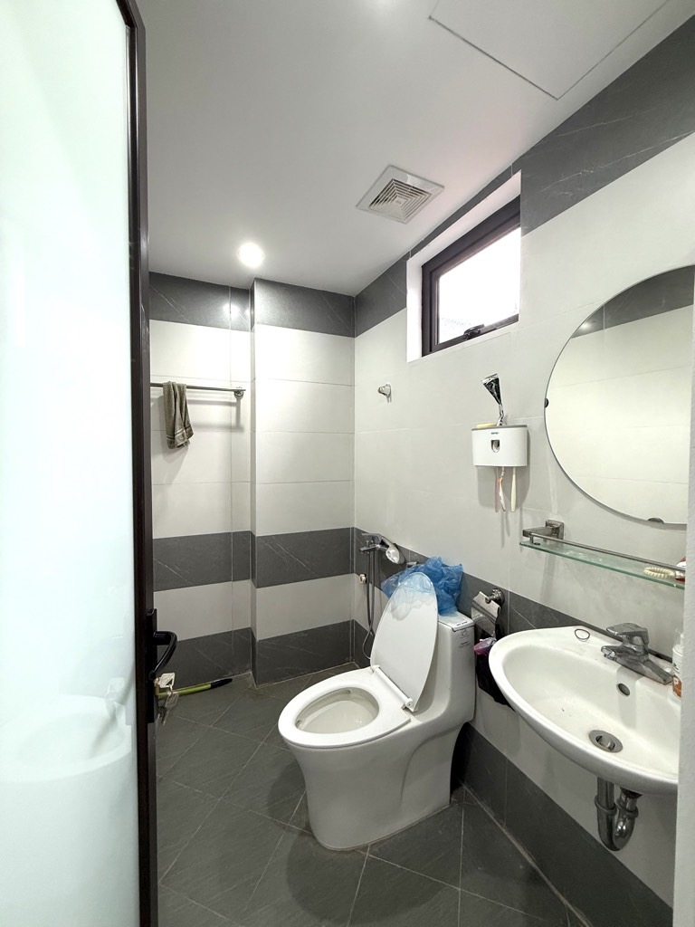 Bán nhà Lê Trọng Tấn - diện tích 30m2 5 tầng - Gần đường vành đai 2,5 - giá 8,5 tỷ