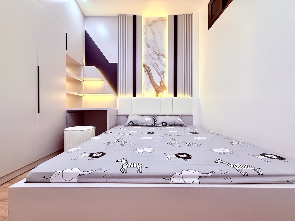 Bán nhà Minh Khai Hai Bà Trưng - 7m2 40 tầng - lô góc full nội thất trung tâm - giá 9,5 tỷ