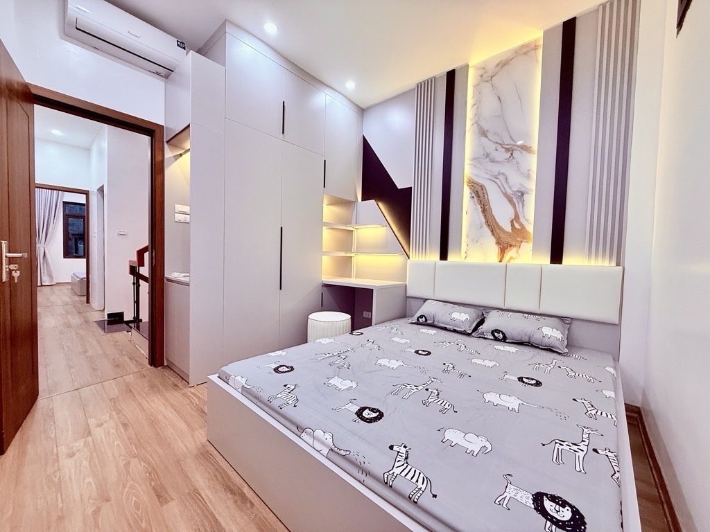 Bán nhà Minh Khai Hai Bà Trưng - 7m2 40 tầng - lô góc full nội thất trung tâm - giá 9,5 tỷ