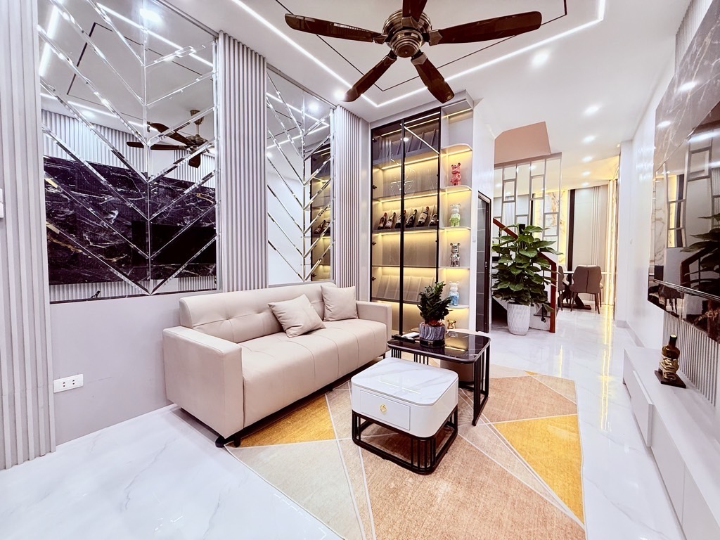 Bán nhà Minh Khai Hai Bà Trưng - 7m2 40 tầng - lô góc full nội thất trung tâm - giá 9,5 tỷ