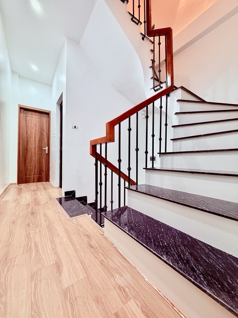 Bán nhà Minh Khai Hai Bà Trưng - 7m2 40 tầng - lô góc full nội thất trung tâm - giá 9,5 tỷ