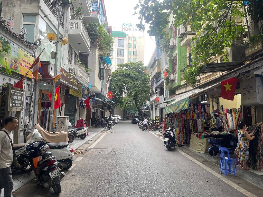 Bán nhà Phùng Khắc Khoan - diện tích 25m2 1 tầng - Mặt phố VIP - giá 14 tỷ