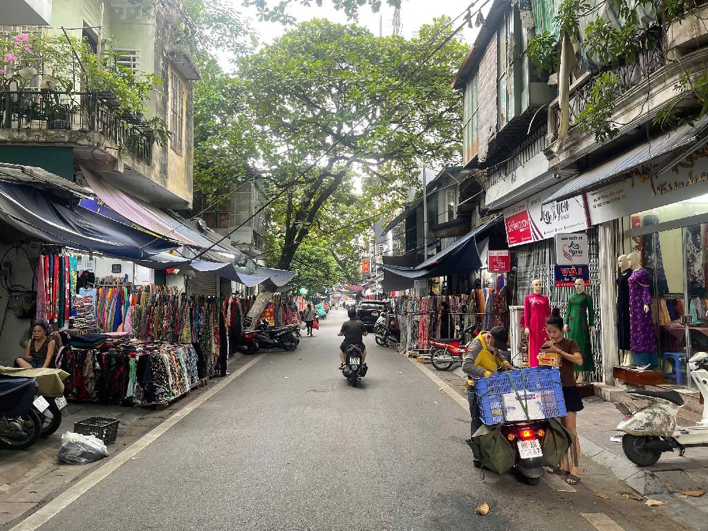 Bán nhà Phùng Khắc Khoan - diện tích 25m2 1 tầng - Mặt phố VIP - giá 14 tỷ